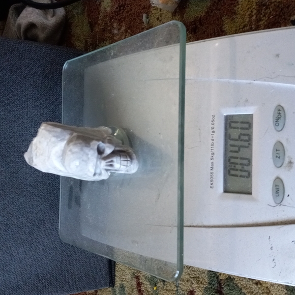 Quartz carved skull - Picture 8 of 8